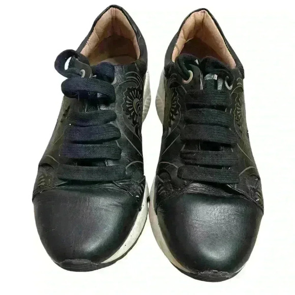 Reebok Shoes - Reebok Velez Quality RARE Sz 36 or 5.5 Black with Tan accents